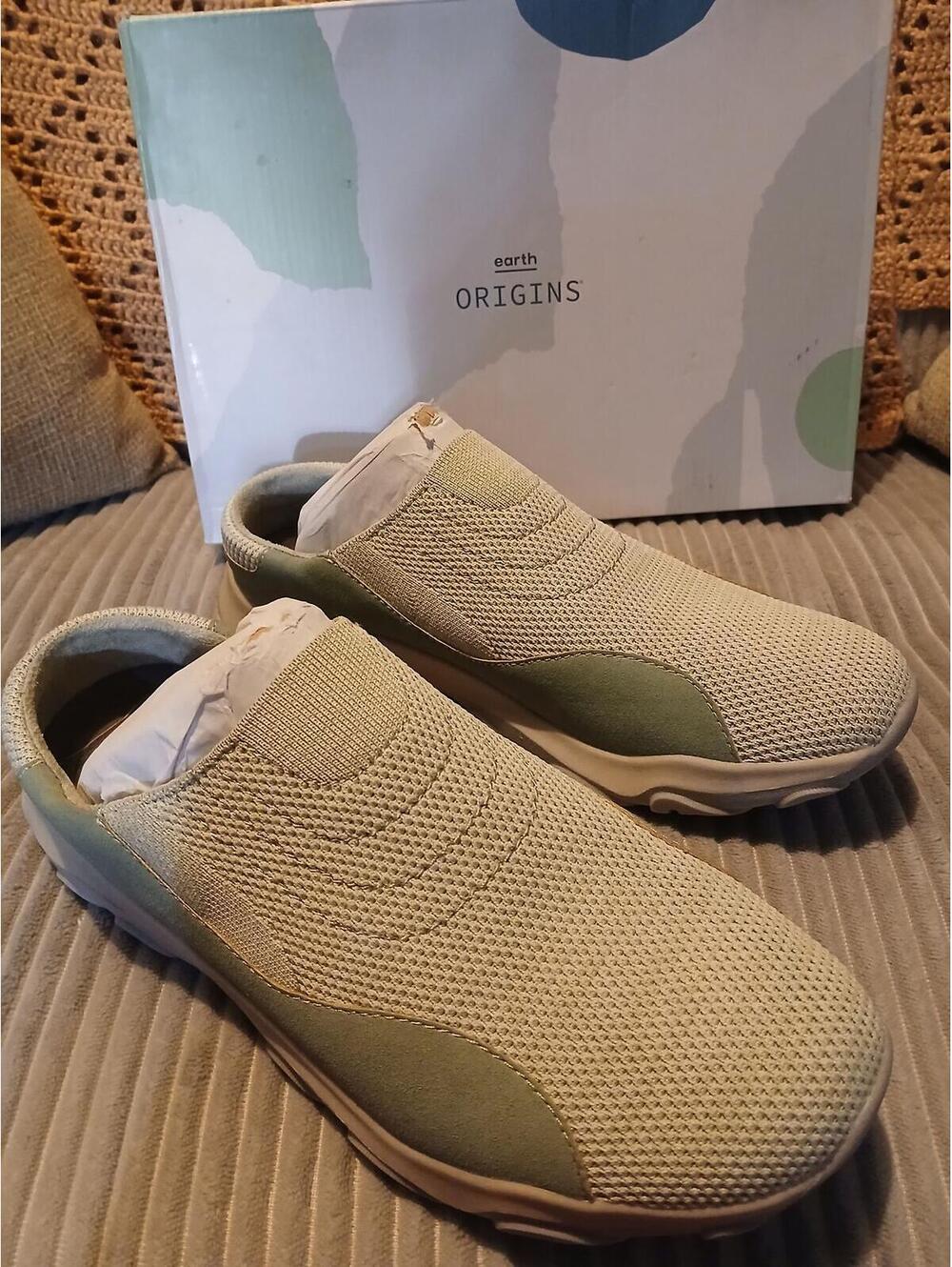 9.5 W Earth Origins Slip-On Comfort Sneakers
